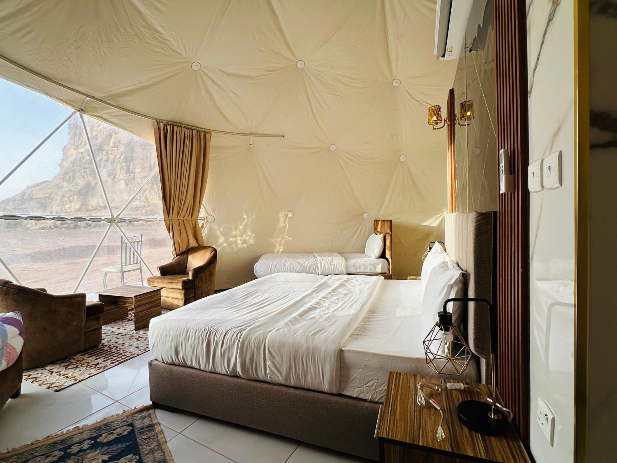 Rum Four Mountain Luxury Camp Wadi Rum Extérieur photo
