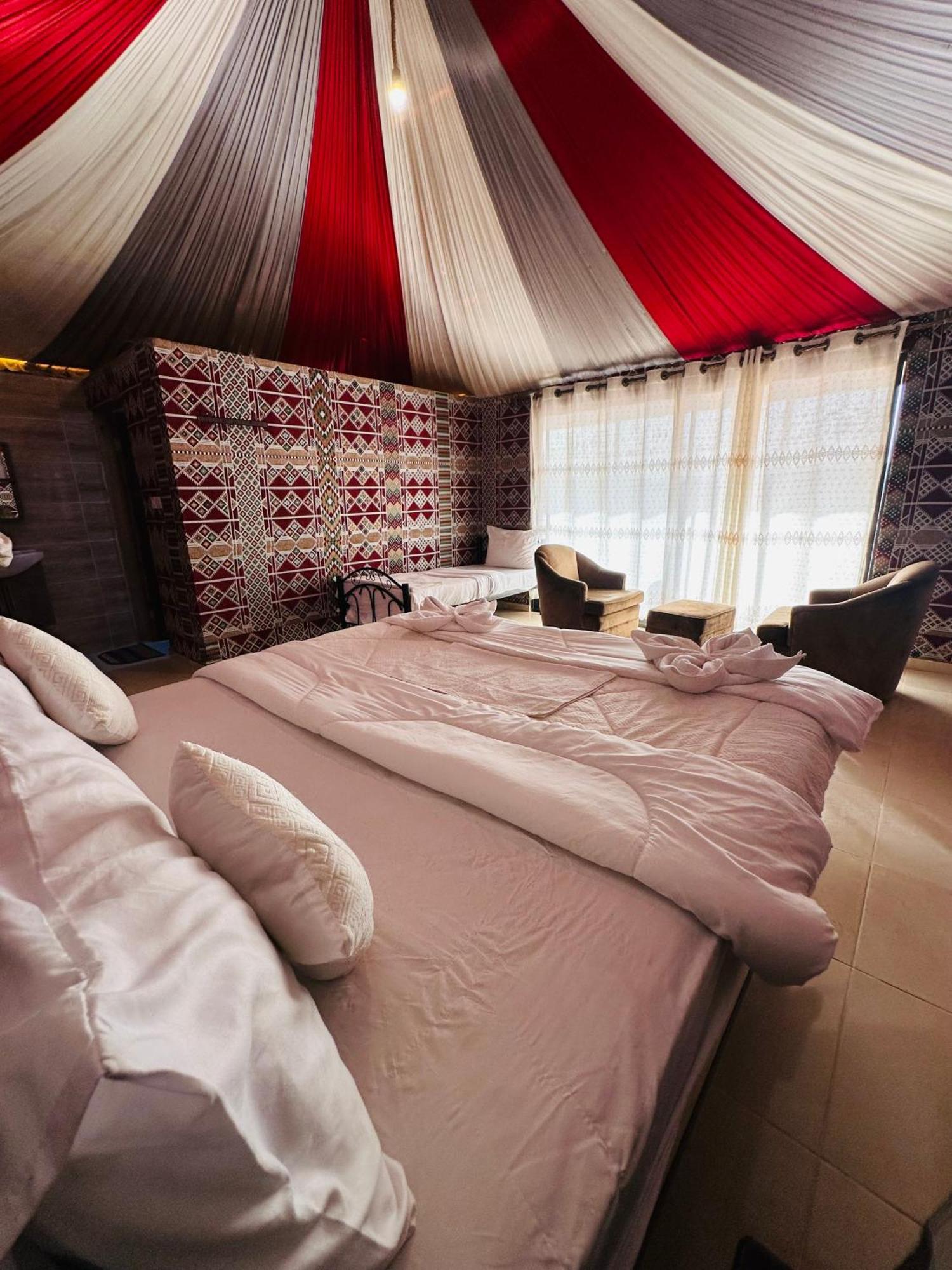 Rum Four Mountain Luxury Camp Wadi Rum Extérieur photo