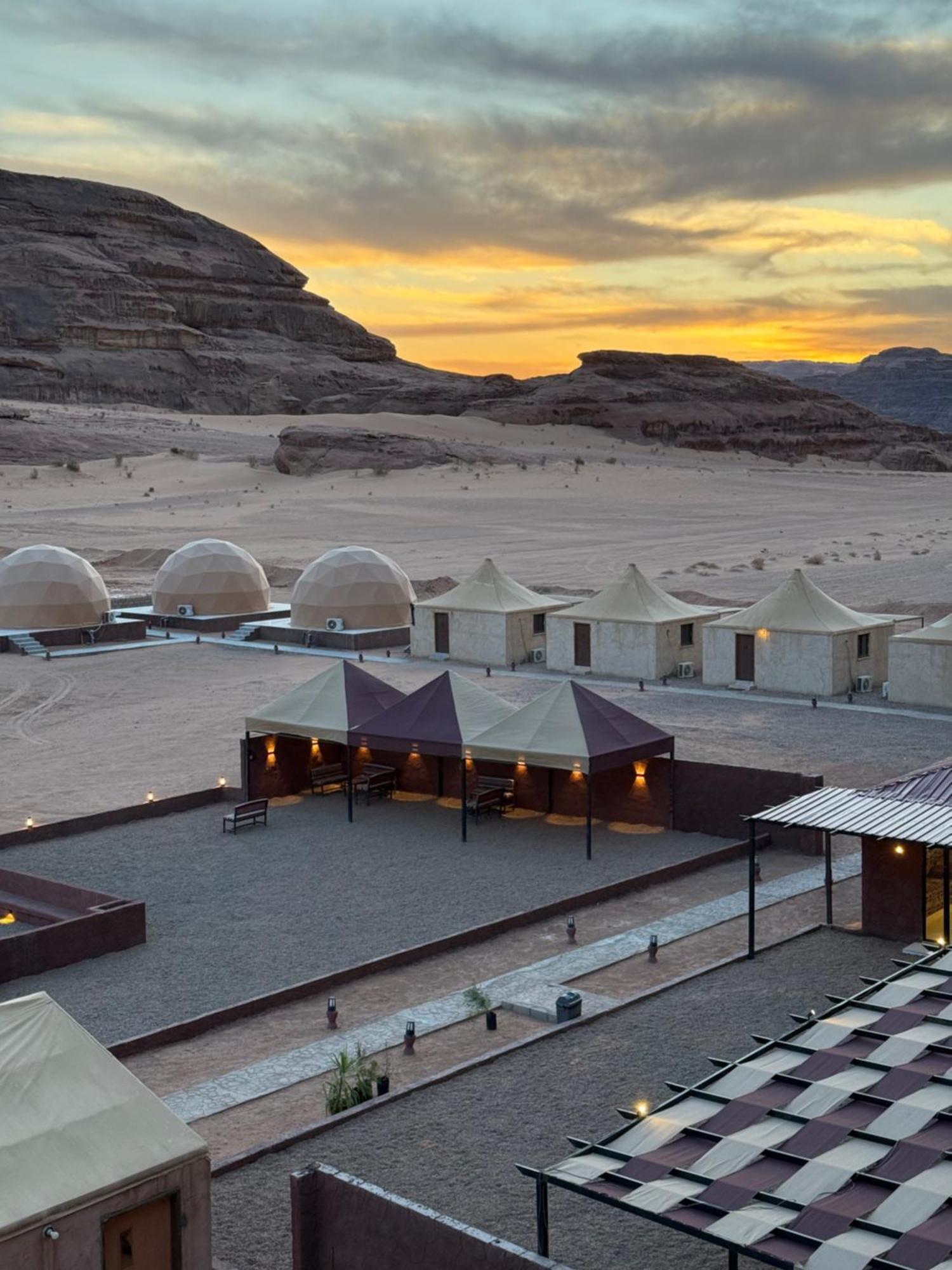 Rum Four Mountain Luxury Camp Wadi Rum Extérieur photo