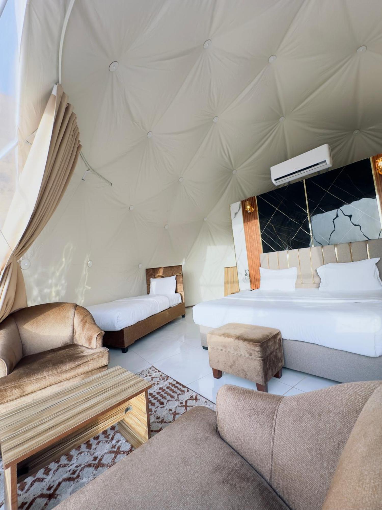 Rum Four Mountain Luxury Camp Wadi Rum Extérieur photo