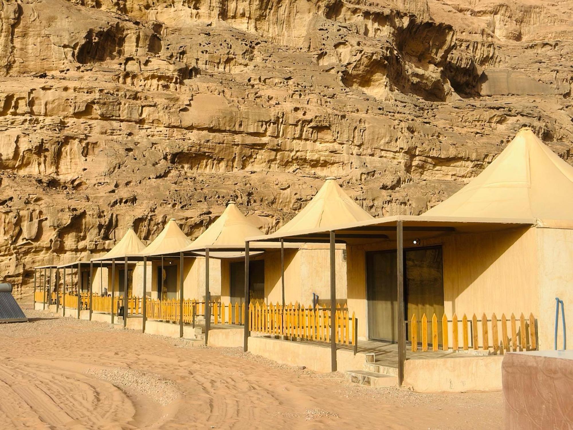 Rum Four Mountain Luxury Camp Wadi Rum Extérieur photo