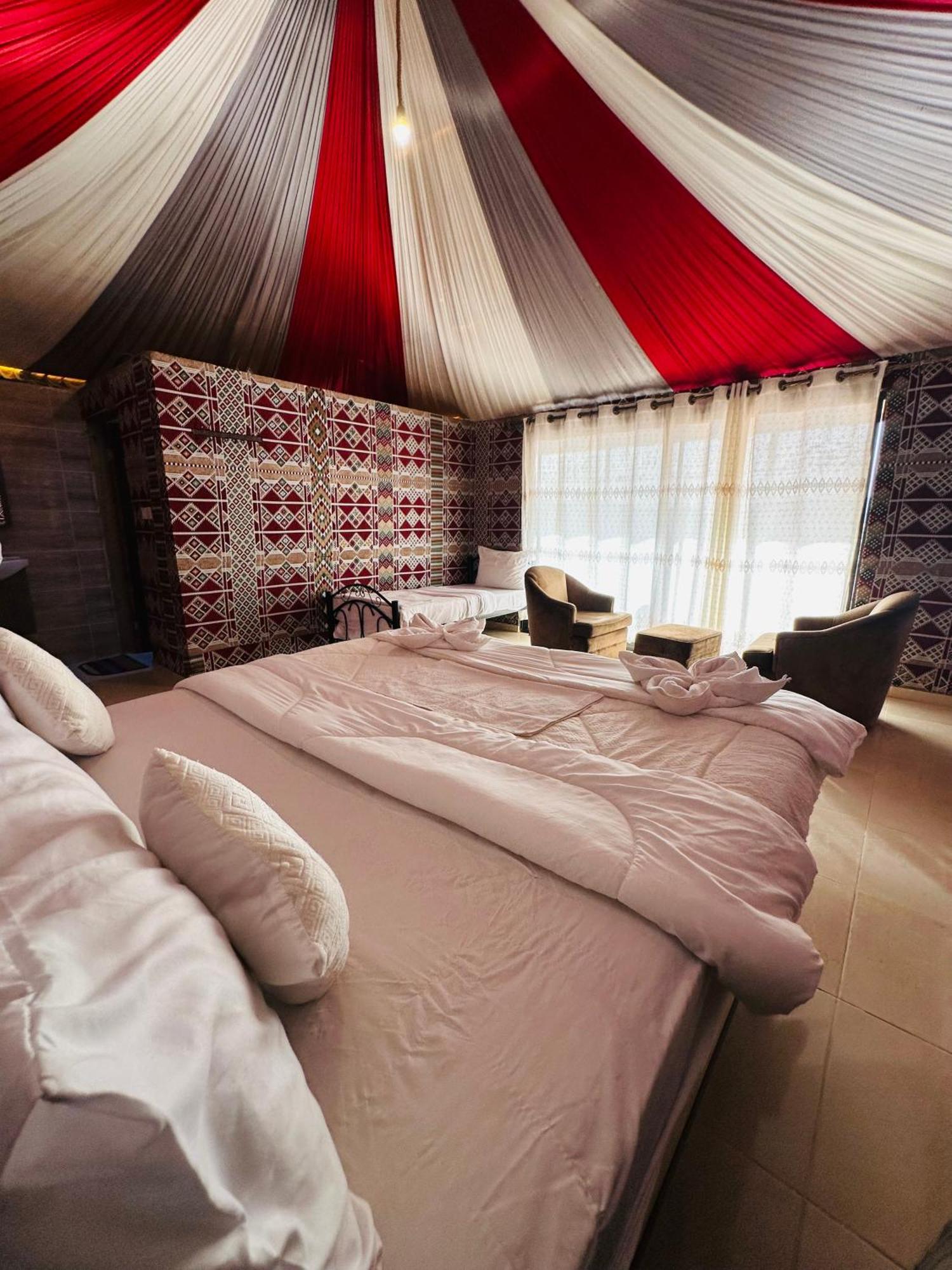 Rum Four Mountain Luxury Camp Wadi Rum Extérieur photo